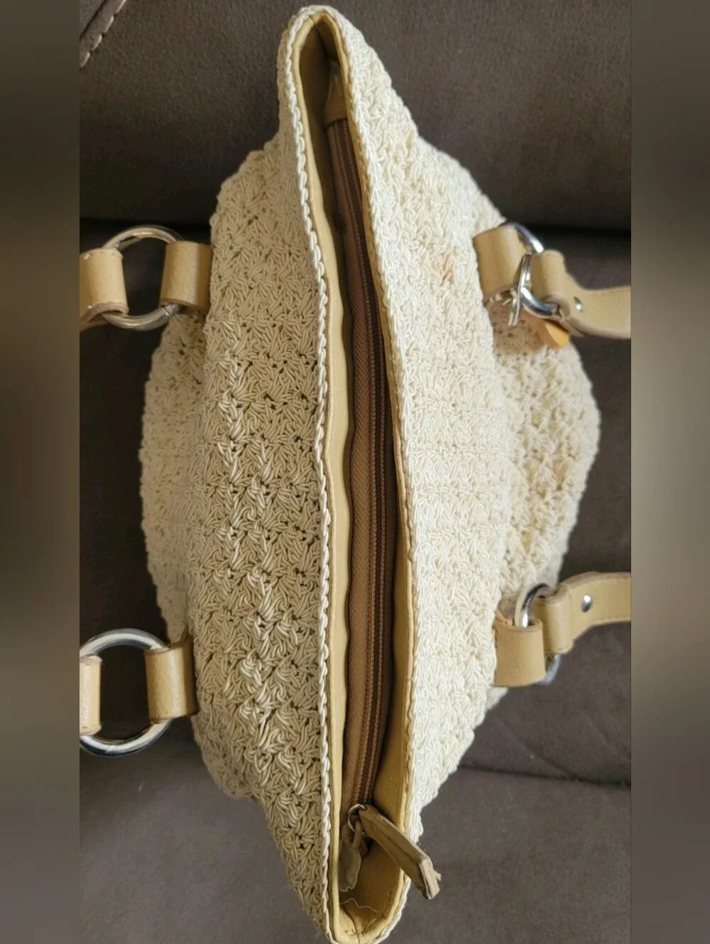 Women's Ivory Knit Woven Handbag with Top Zipper & Wood Plumeria Keychain *READ*
